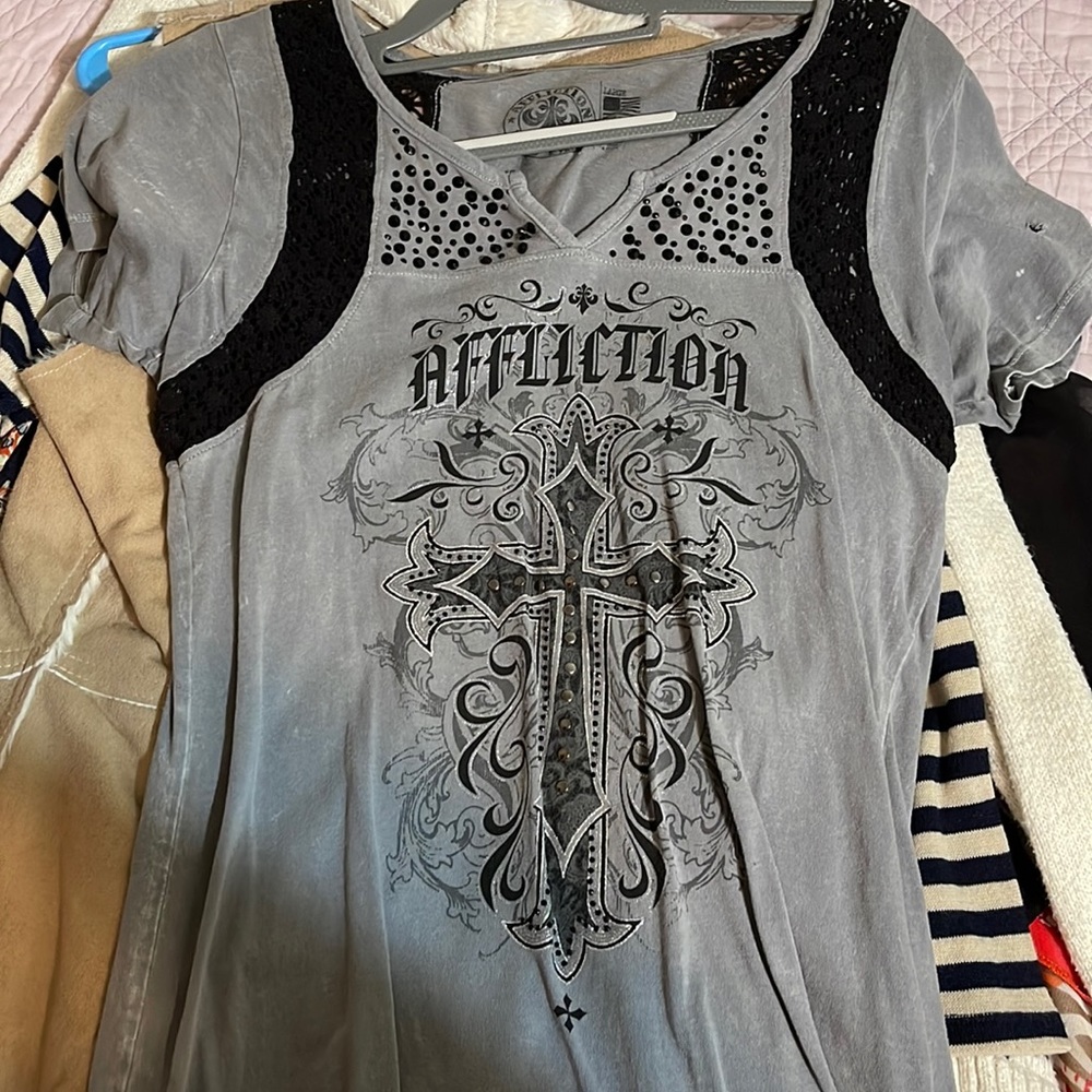 Nice affliction shirt good condition other than the hole in the arm